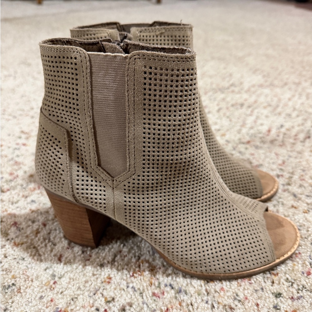 Tom’s Booties